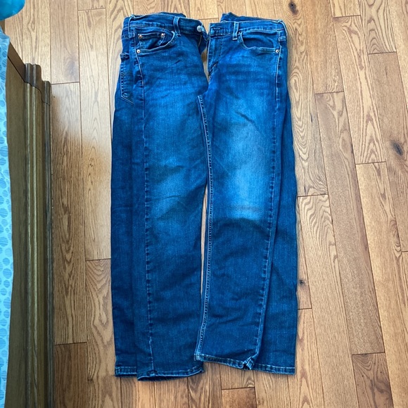 Men Levi jeans 30/32 they don’t say but are tight on ankle. - Picture 4 of 4